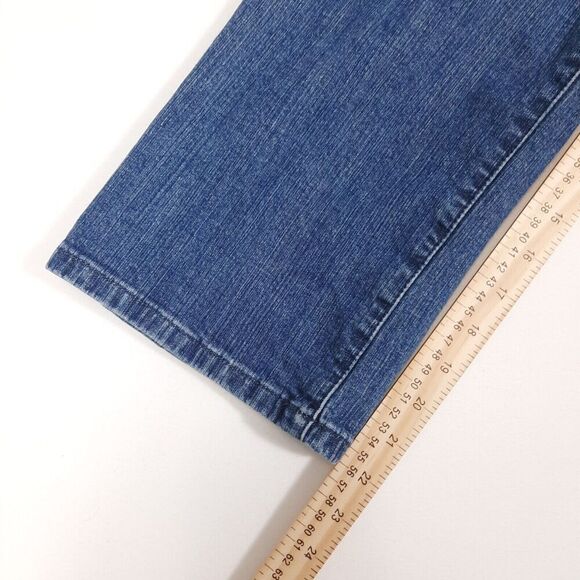 Axcess Women's Size 12 Straight Relaxed Fit Denim Capris MId-Rise Medium Wash - Picture 10 of 11